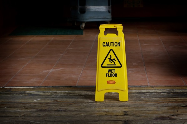 Recovering Compensation For Slip and Fall Accidents When Warning Signs Were Present